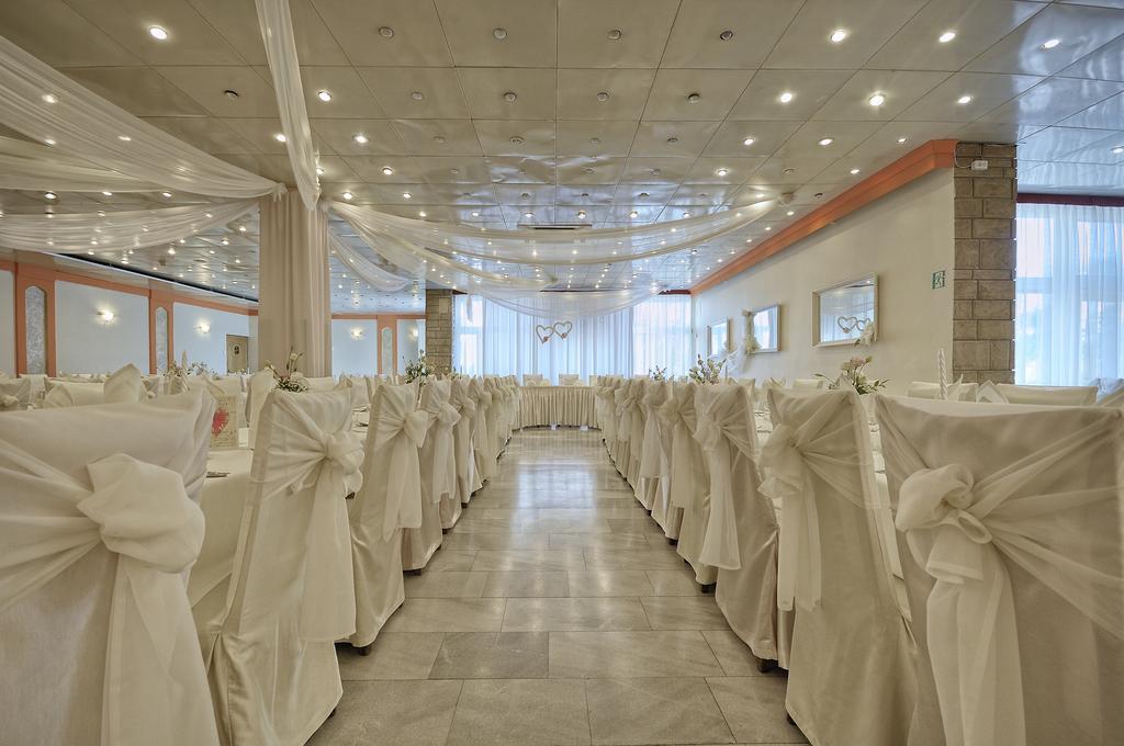 Hotel Accademia Ostrowiec Swietokrzyski Bagian luar foto