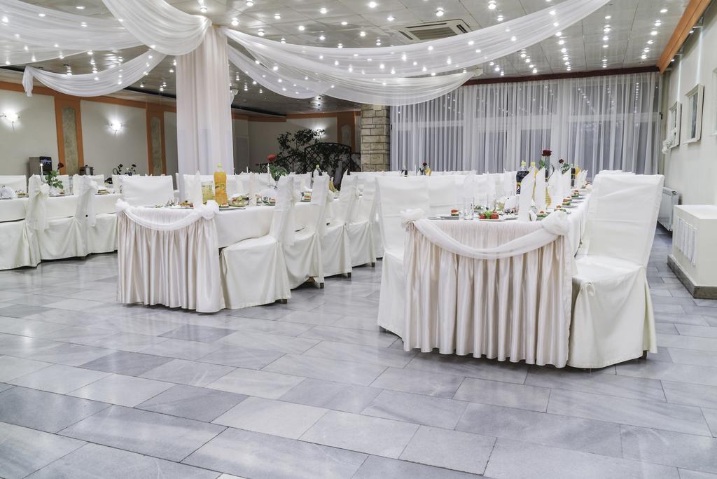 Hotel Accademia Ostrowiec Swietokrzyski Bagian luar foto