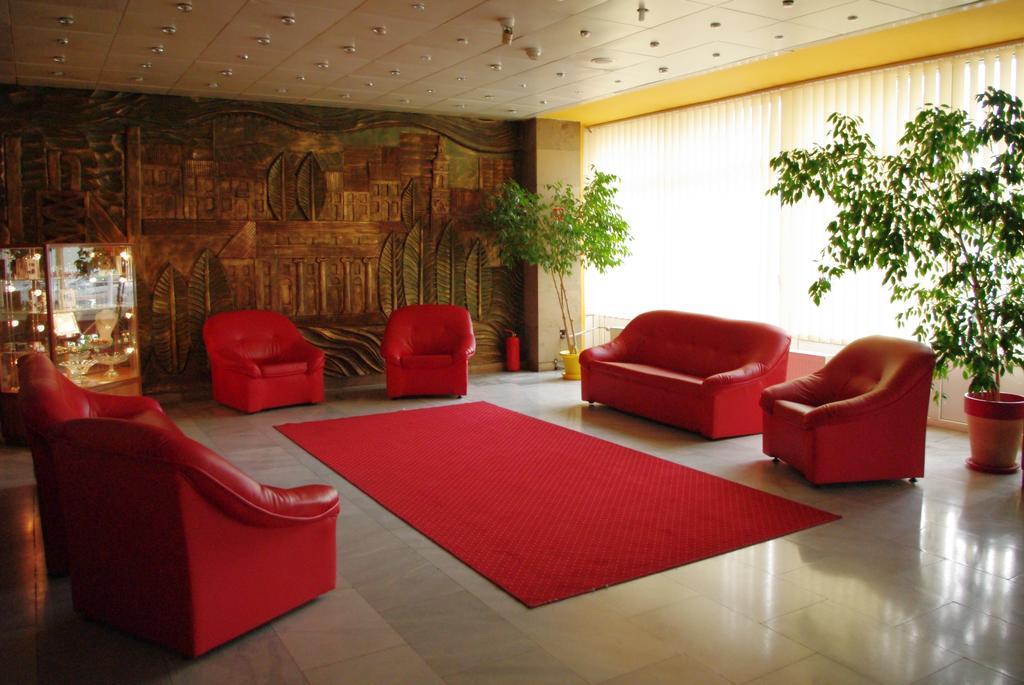 Hotel Accademia Ostrowiec Swietokrzyski Bagian luar foto