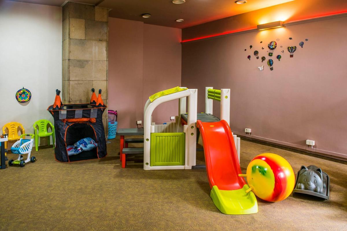 Hotel Accademia Ostrowiec Swietokrzyski Bagian luar foto