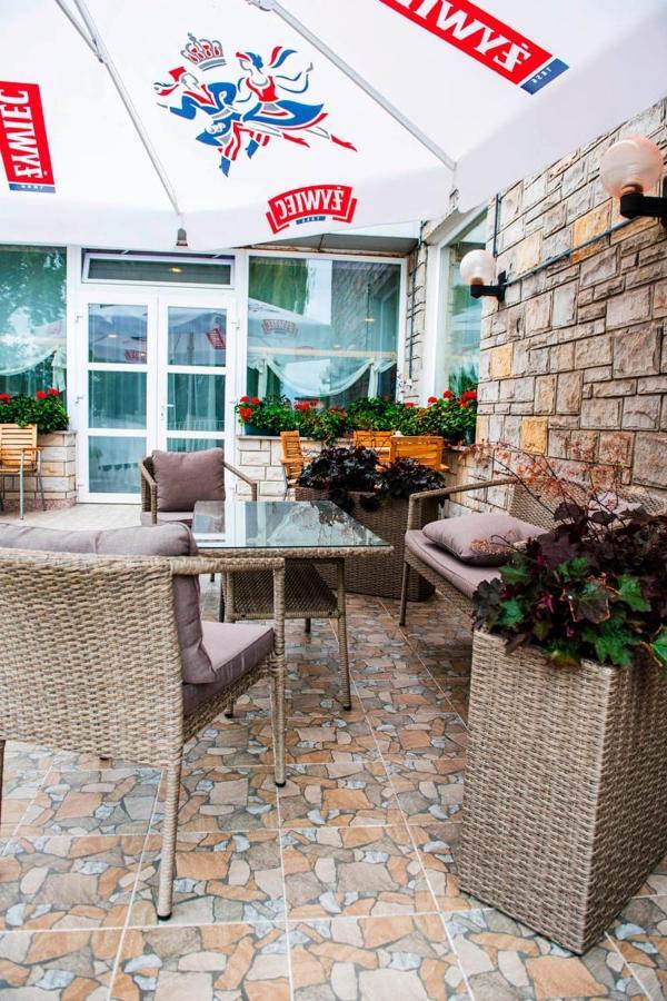 Hotel Accademia Ostrowiec Swietokrzyski Bagian luar foto